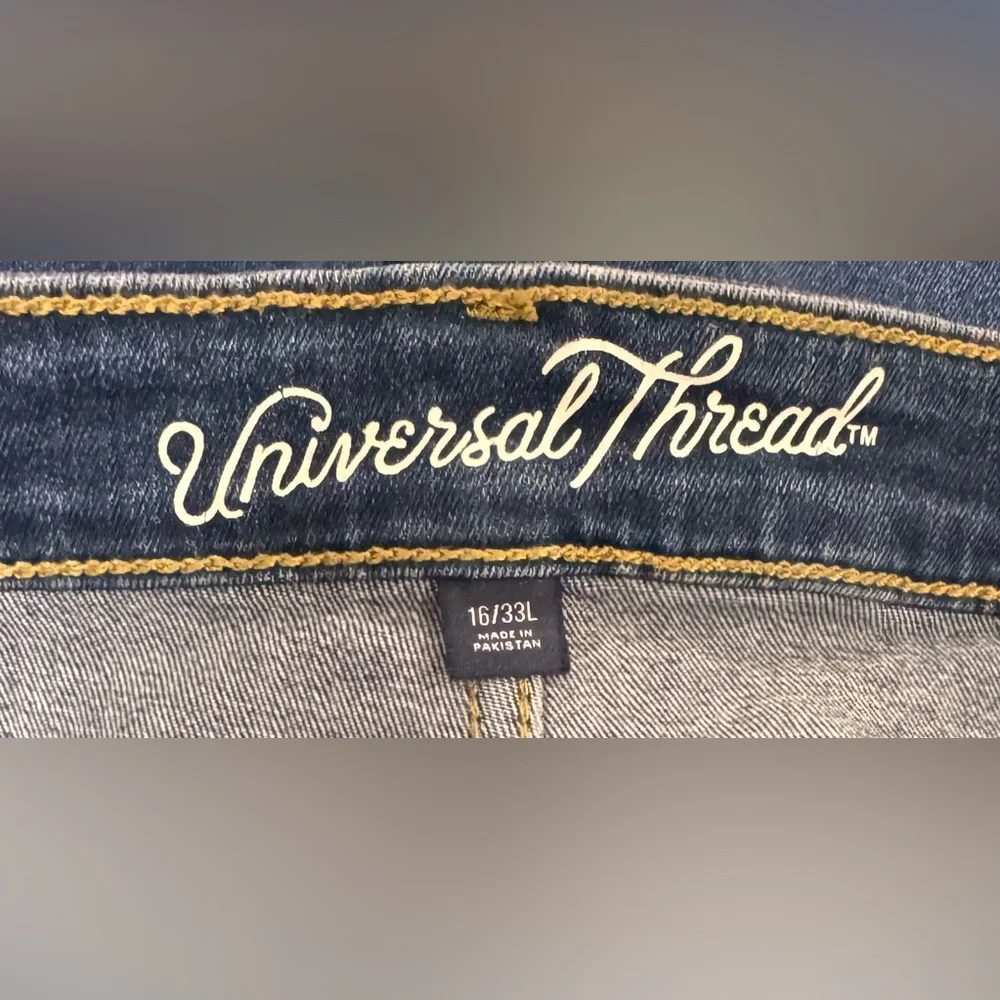 Women's Universal Thread Blue Jeans - Picture 4 of 4